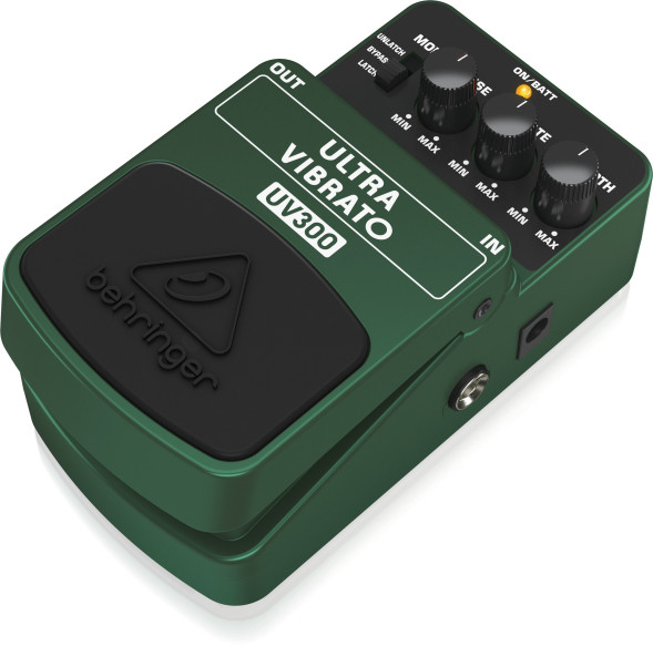 Гитарная педаль эффектов Behringer UV300